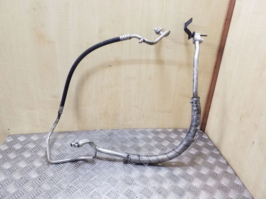 Air conditioning (A/C) pipe/hose