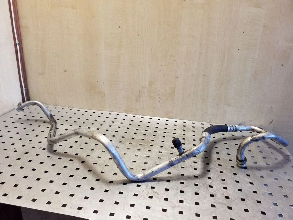 Air conditioning (A/C) pipe/hose – Renault Trafic II (X83) (2001-2014)