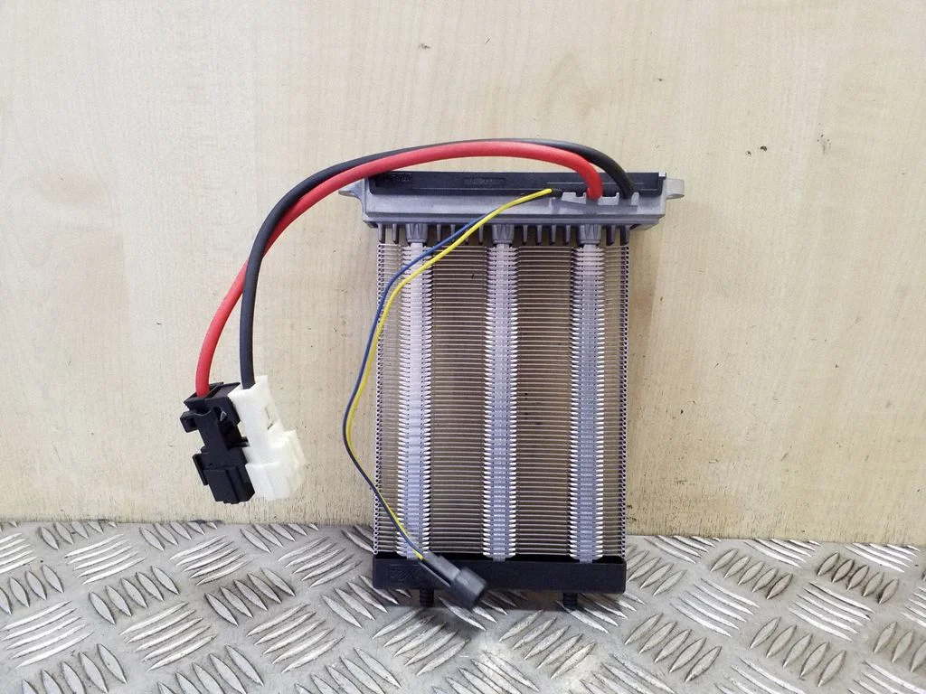 Electric cabin heater radiator 8V6N18D612AC