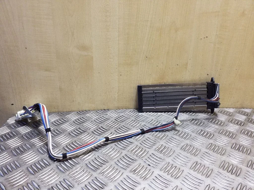 Elektriline salongi küttekeha radiaator – Toyota Avensis T270 (2009-2012)