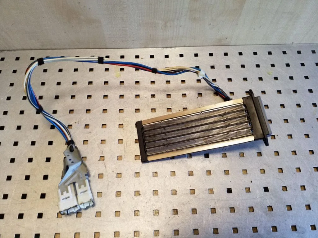 Elektriline salongi küttekeha radiaator – Toyota Avensis T270 (2009-2012)