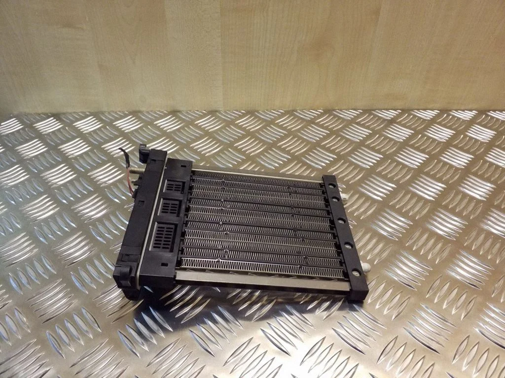 Elektriskais salona krāsniņas radiators A1698300261
