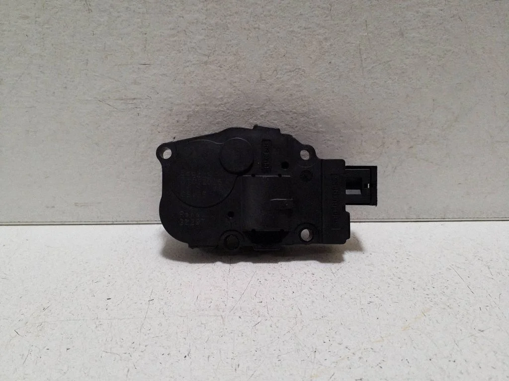 Air flap motor/actuator – Porsche Cayenne (92A) (2010-2017)