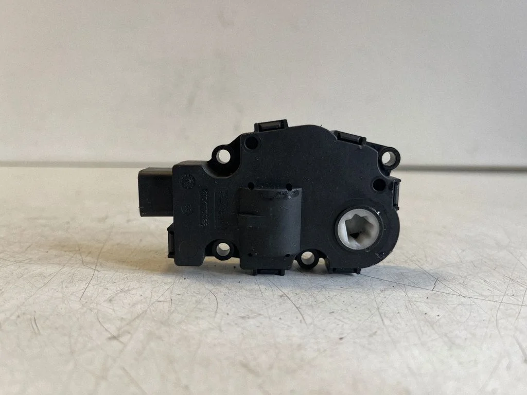 Gaisa aizvara motoriņš/aktuators – BMW X3 F25 (2010-2017)