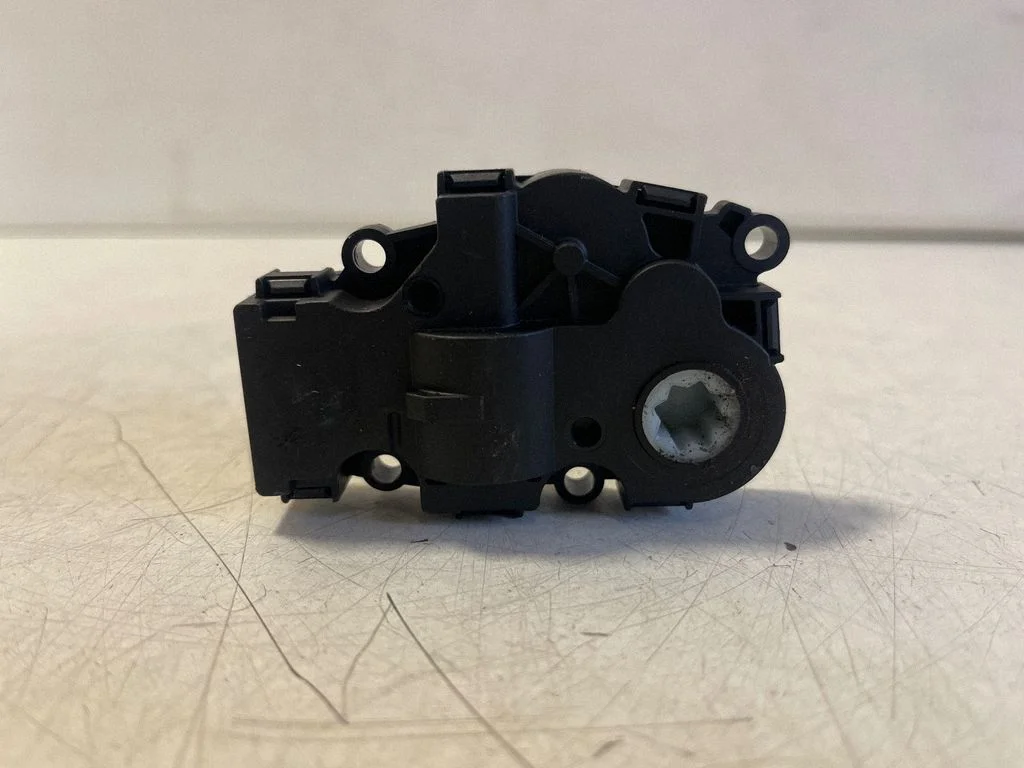 Gaisa aizvara motoriņš/aktuators – Porsche Taycan 9J1 (2019-)