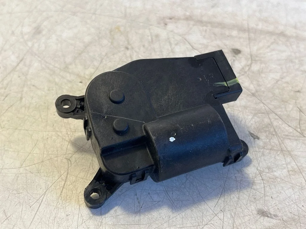 Gaisa aizvara motoriņš/aktuators 8889079570