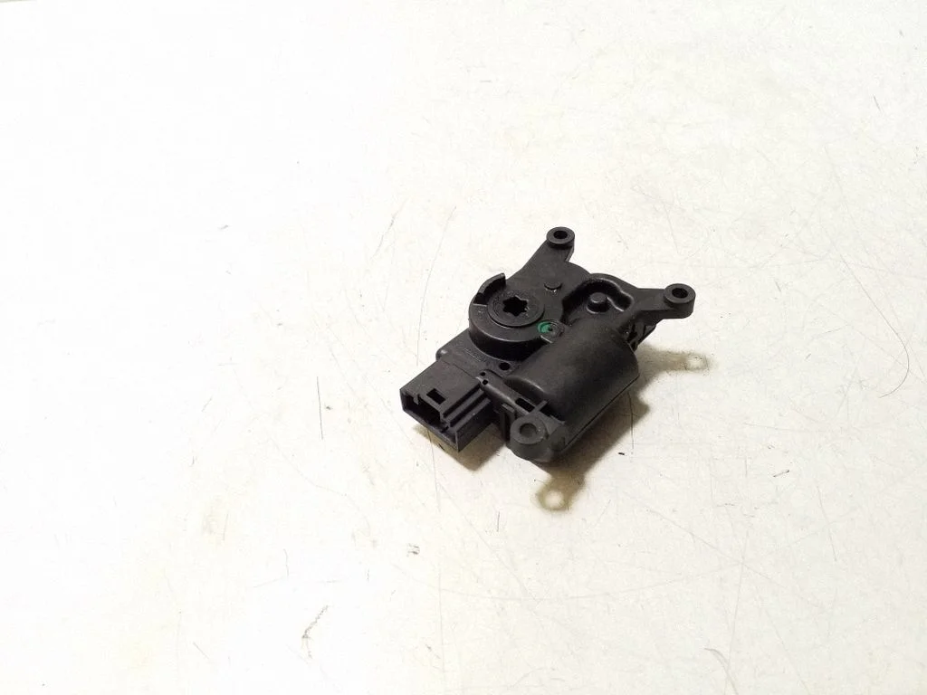 Air flap motor/actuator – Volkswagen Passat B7 USA (2012-2019)