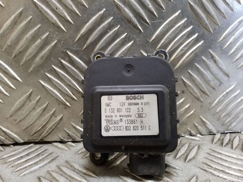 Gaisa aizvara motoriņš/aktuators 8D2820511C