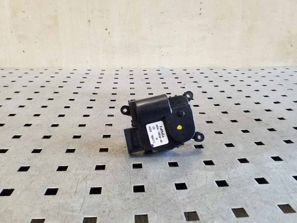 Air flap motor/actuator AV6N19B634AA