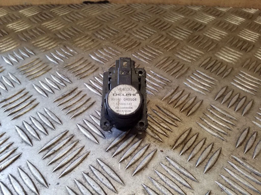 Silniczek klapki nawiewu 52406341 – Opel Astra H (2004-2012)