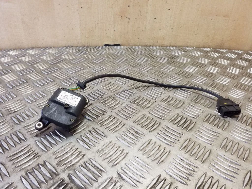Gaisa aizvara motoriņš/aktuators 4A0820511B