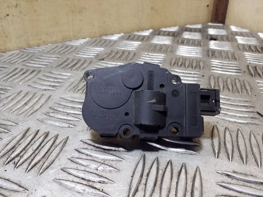 Silniczek klapki nawiewu EFB330
