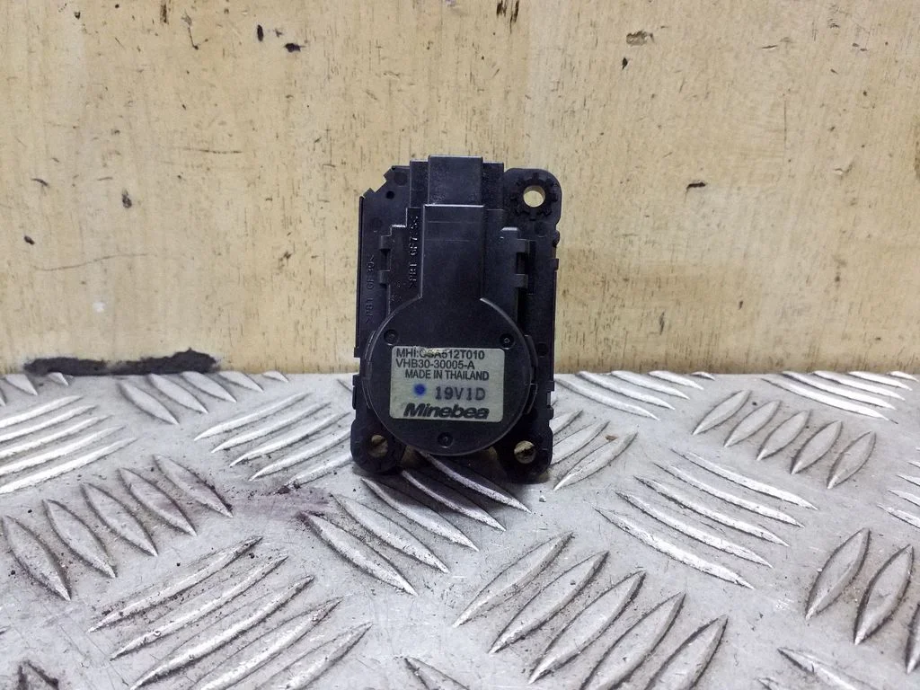 Silniczek klapki nawiewu CSA512T010