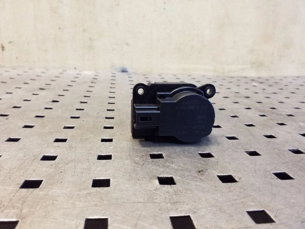 Air flap motor/actuator AV6N19E616AA