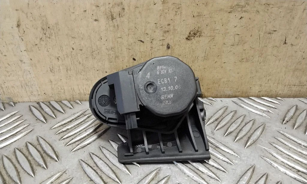 Air flap motor/actuator 6934823