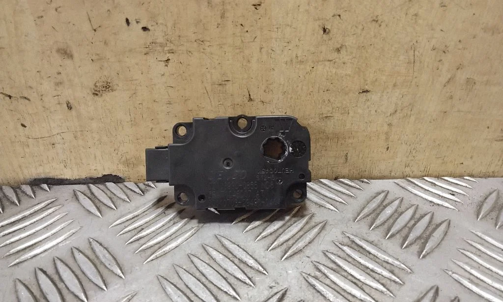 Air flap motor/actuator CZ1139300855ND8 – Audi A8 S8 D4 4H (2010-2016)