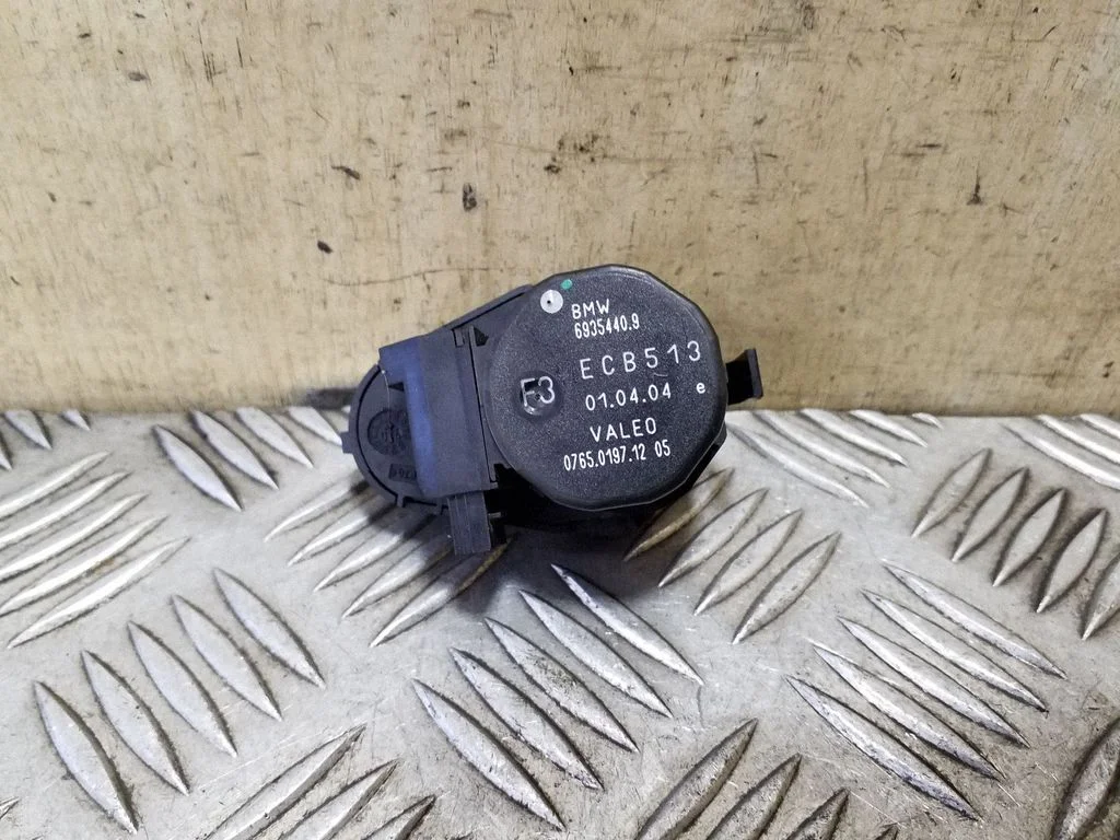 Air flap motor/actuator 6935440