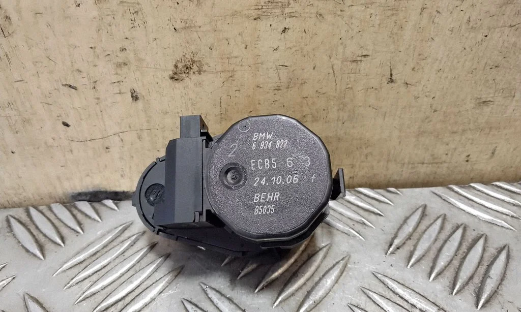 Air flap motor/actuator 6934822