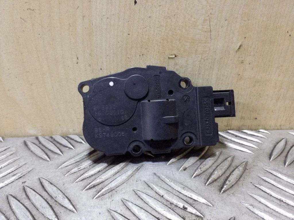 Silniczek klapki nawiewu EFB330