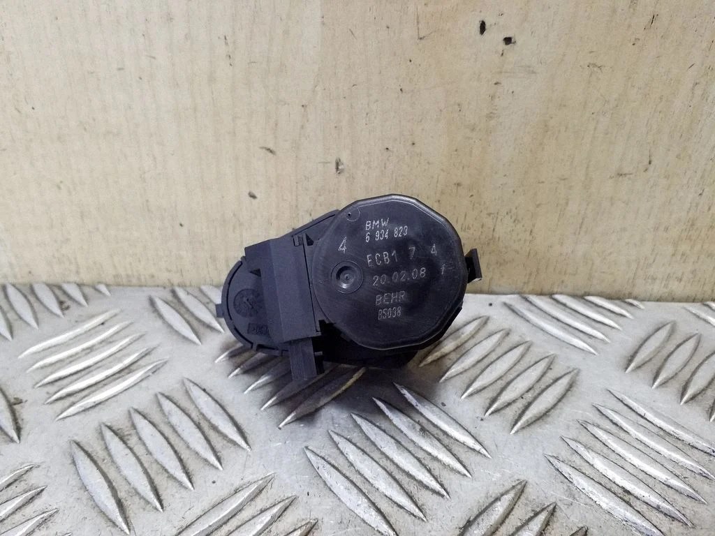 Air flap motor/actuator 6934823