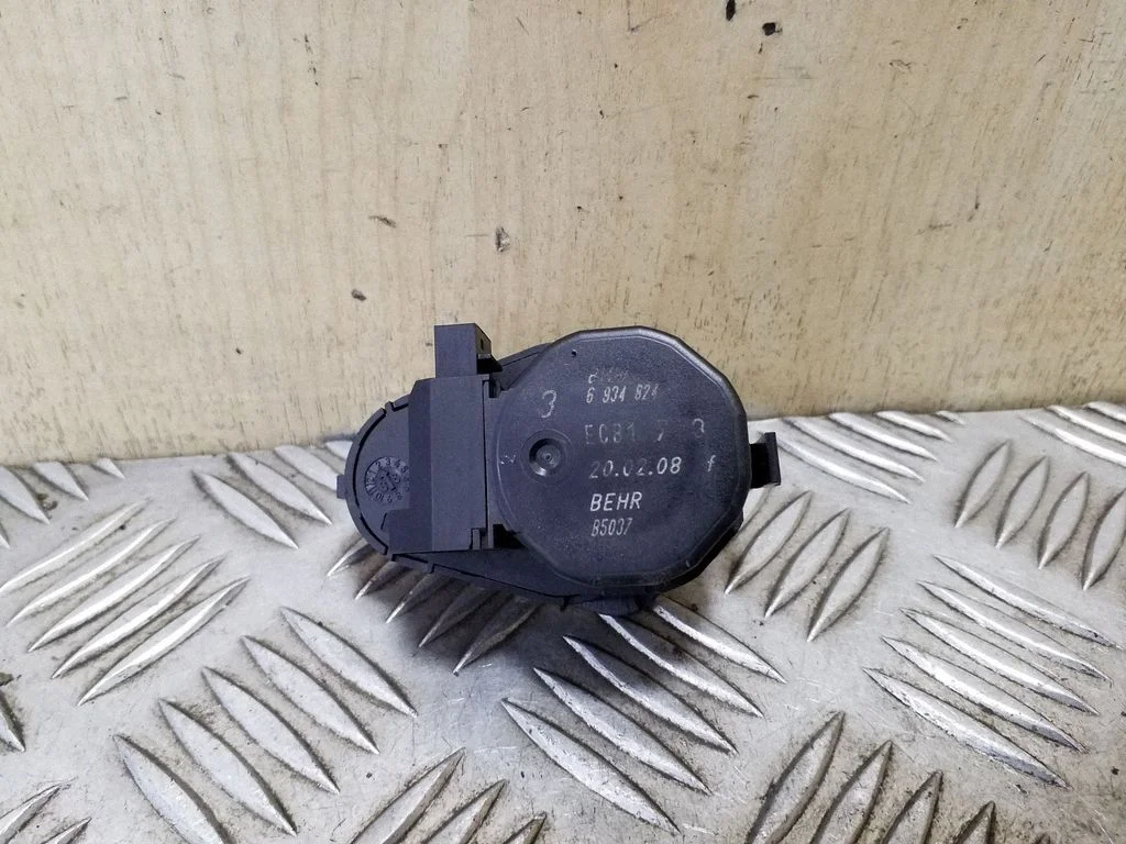 Air flap motor/actuator 6934824