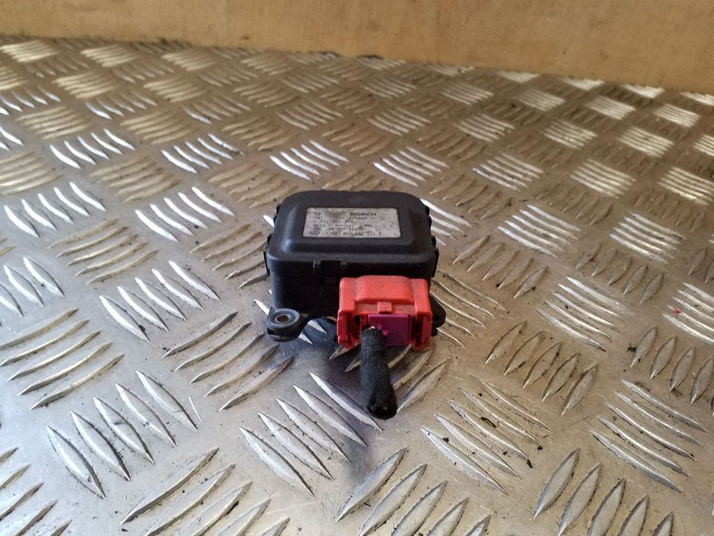 Air flap motor/actuator 8D1820511B