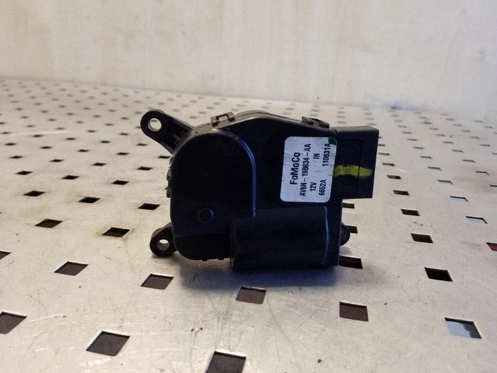Air flap motor/actuator AV6N19B634AA
