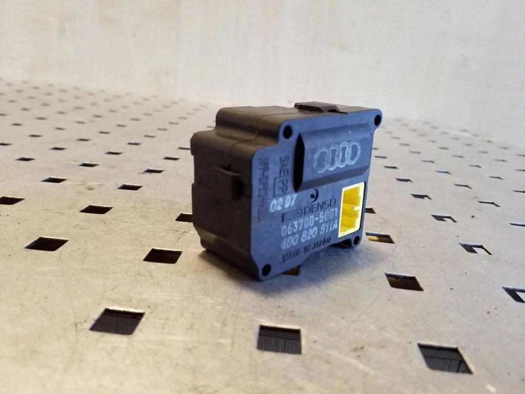 Air flap motor/actuator 0637005001 – Audi A8 S8 D2 4D (1994-2002)