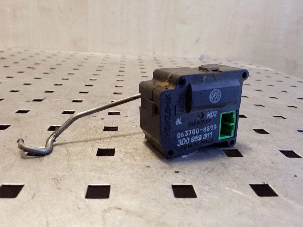 Air flap motor/actuator 3D0959311