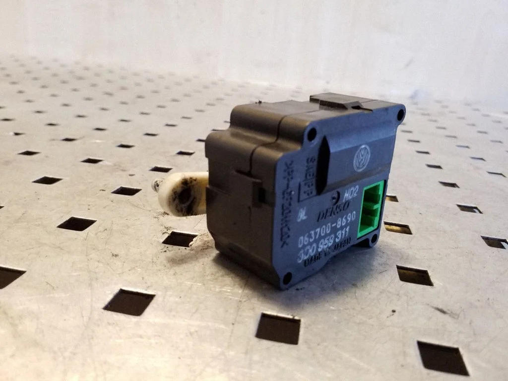 Air flap motor/actuator 3D0959311