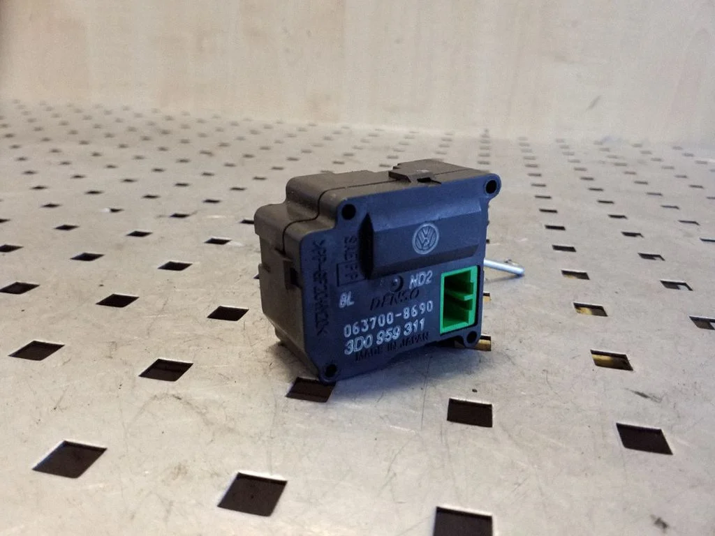 Air flap motor/actuator 3D0959311