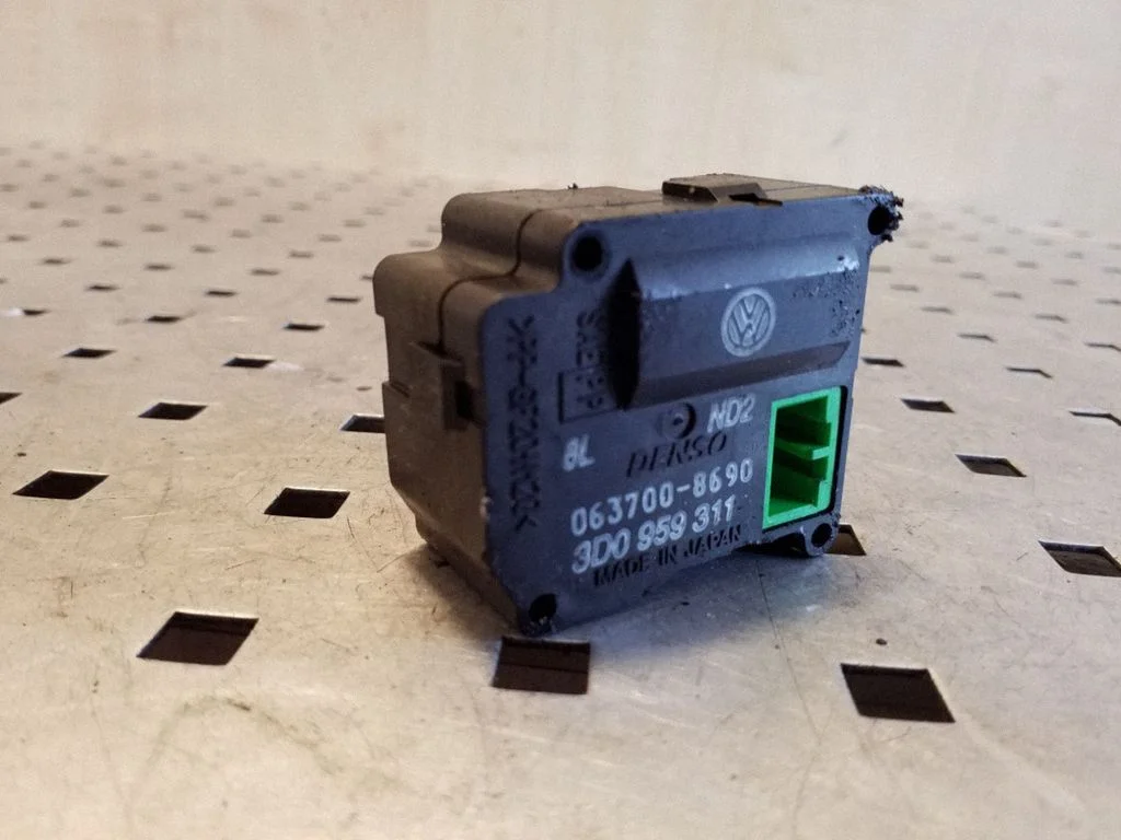 Air flap motor/actuator 3D0959311