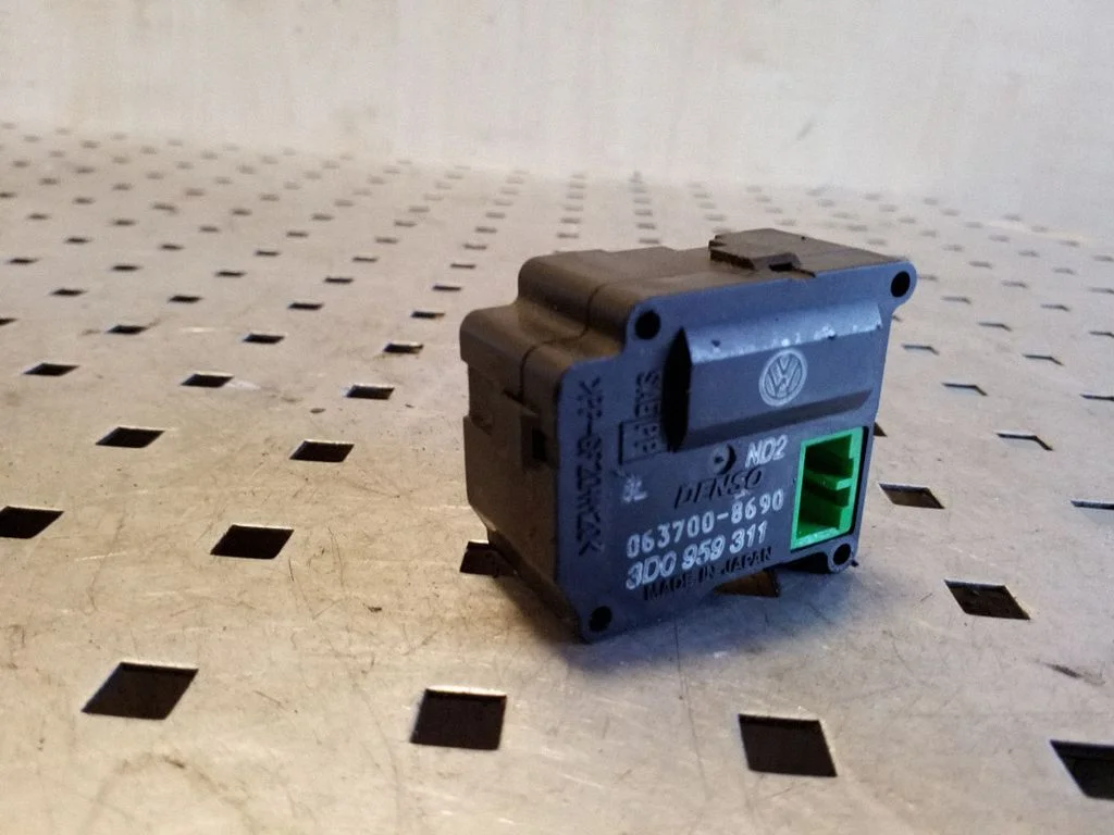 Air flap motor/actuator 3D0959311