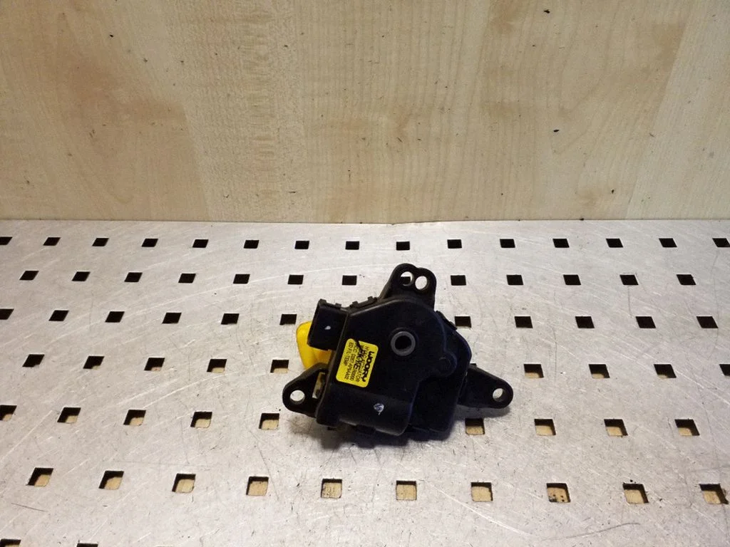 Air flap motor/actuator D267AP9AA02