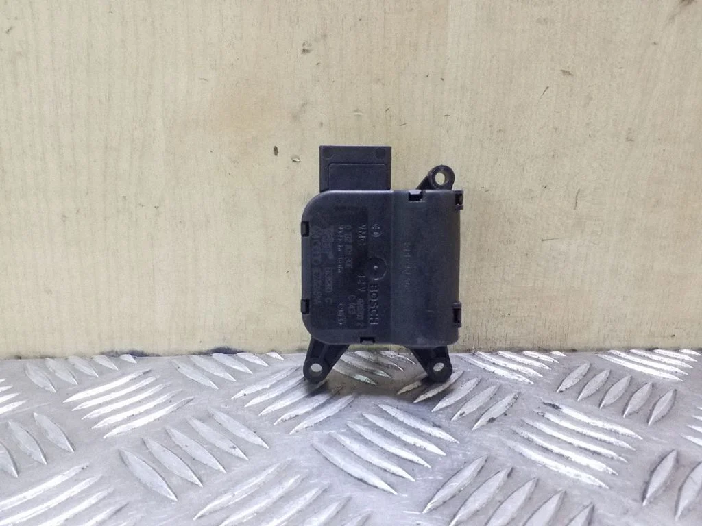 Air flap motor/actuator 8E2820511A