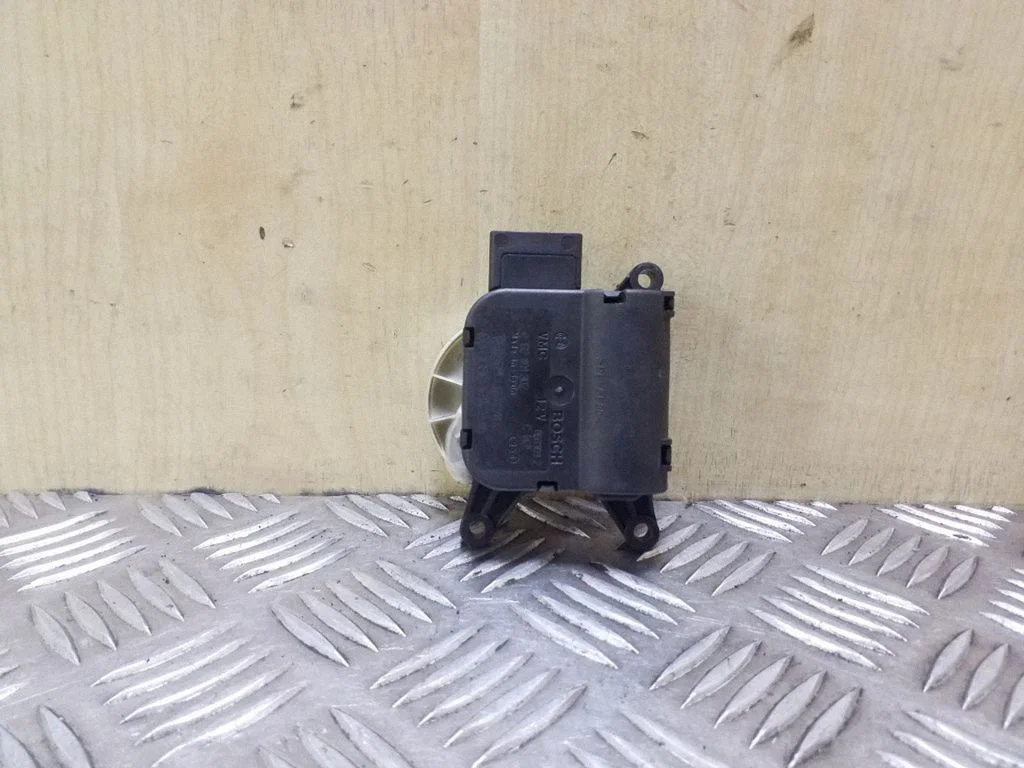 Air flap motor/actuator 8E1820511C