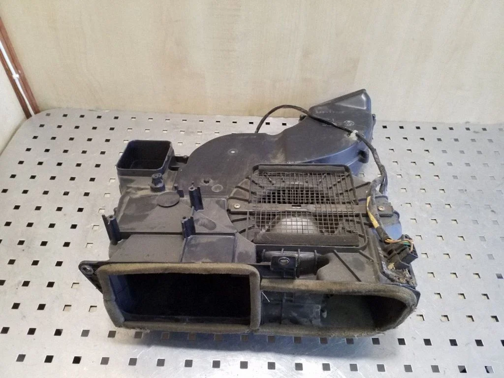 Interior heater climate box assembly – Mitsubishi Pajero Sport I (1996-2008)