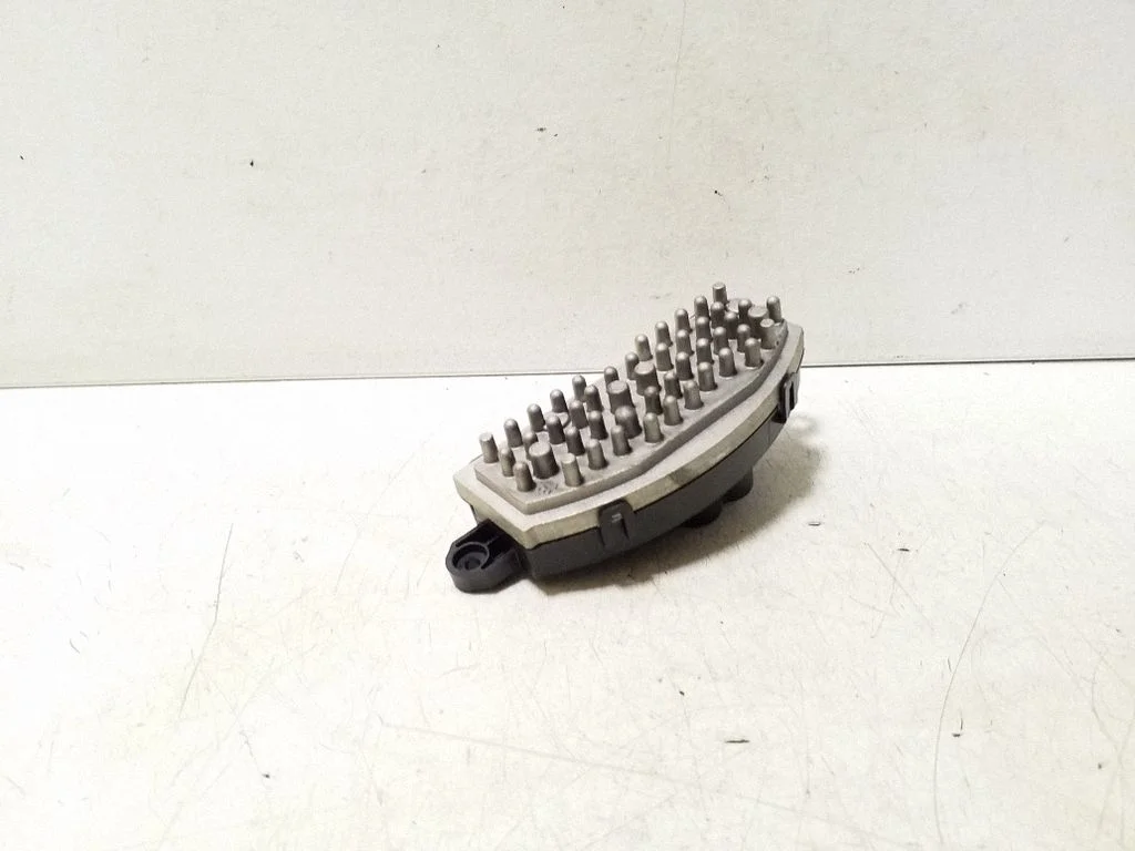 Heater blower motor/fan resistor 5WA907521