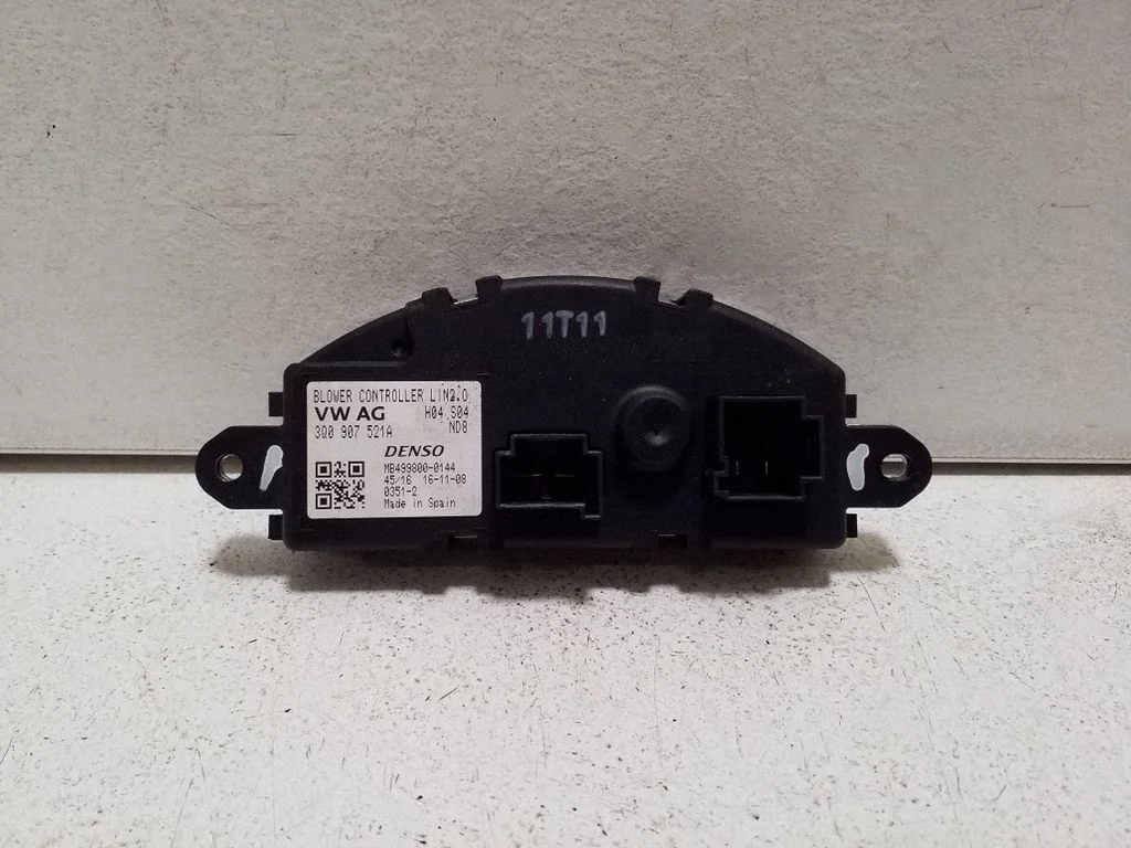 Heater blower motor/fan resistor 3Q0907521A