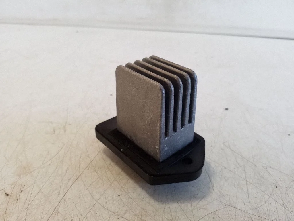 Heater blower motor/fan resistor 13B02A6