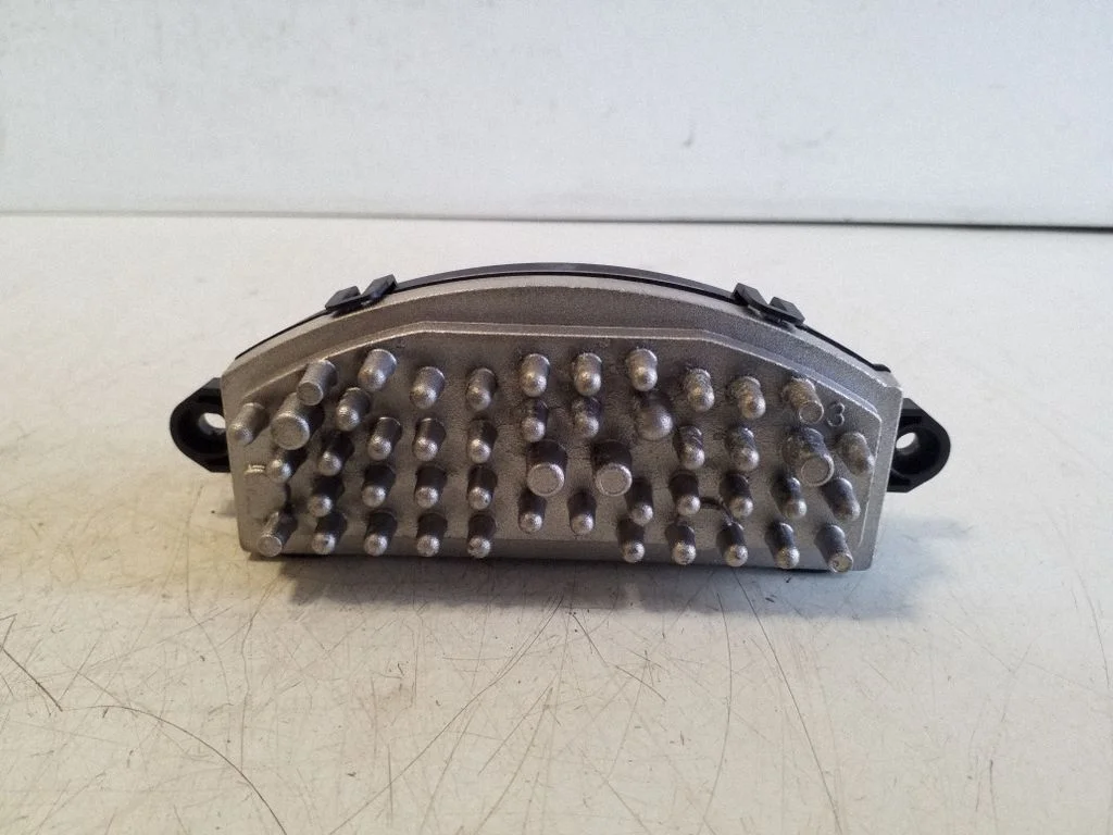 Heater blower motor/fan resistor 5WA907521