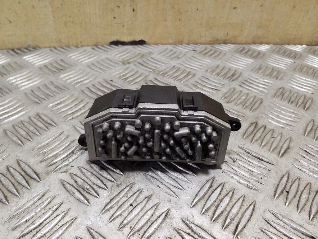 Heater blower motor/fan resistor