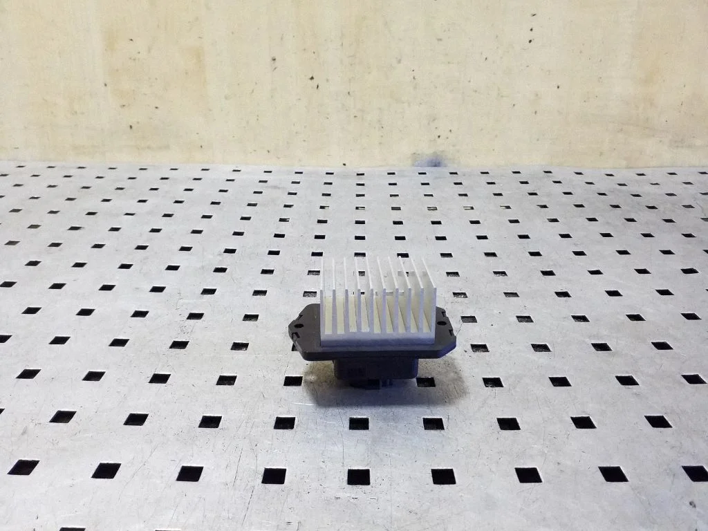Heater blower motor/fan resistor 0778001030
