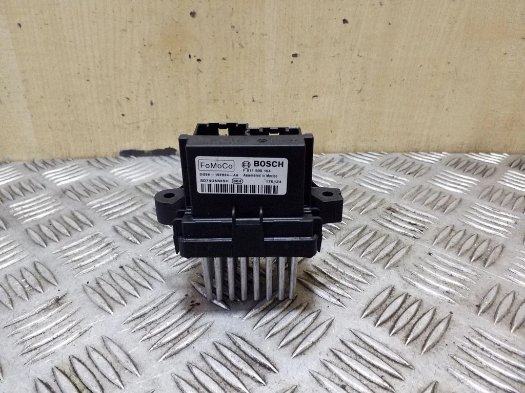 Heater blower motor/fan resistor DG9H19E624AA