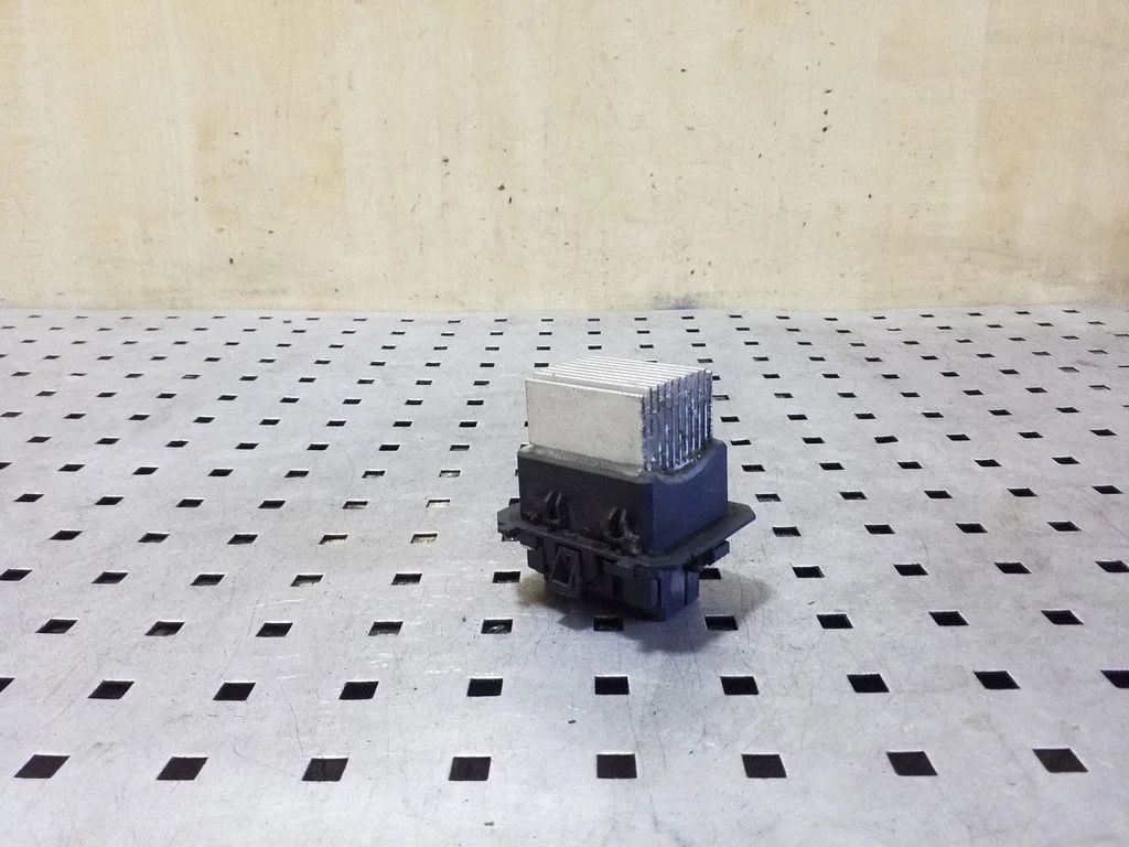 Heater blower motor/fan resistor T1031332XA