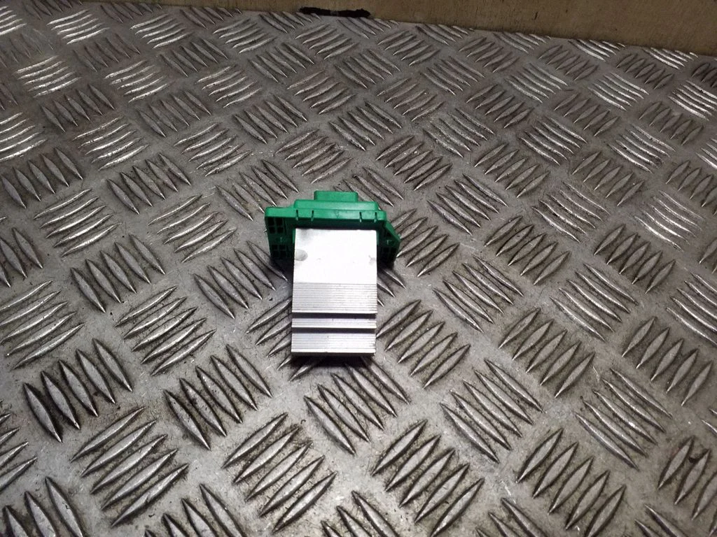 Heater blower motor/fan resistor – Tesla Model S (2012-)