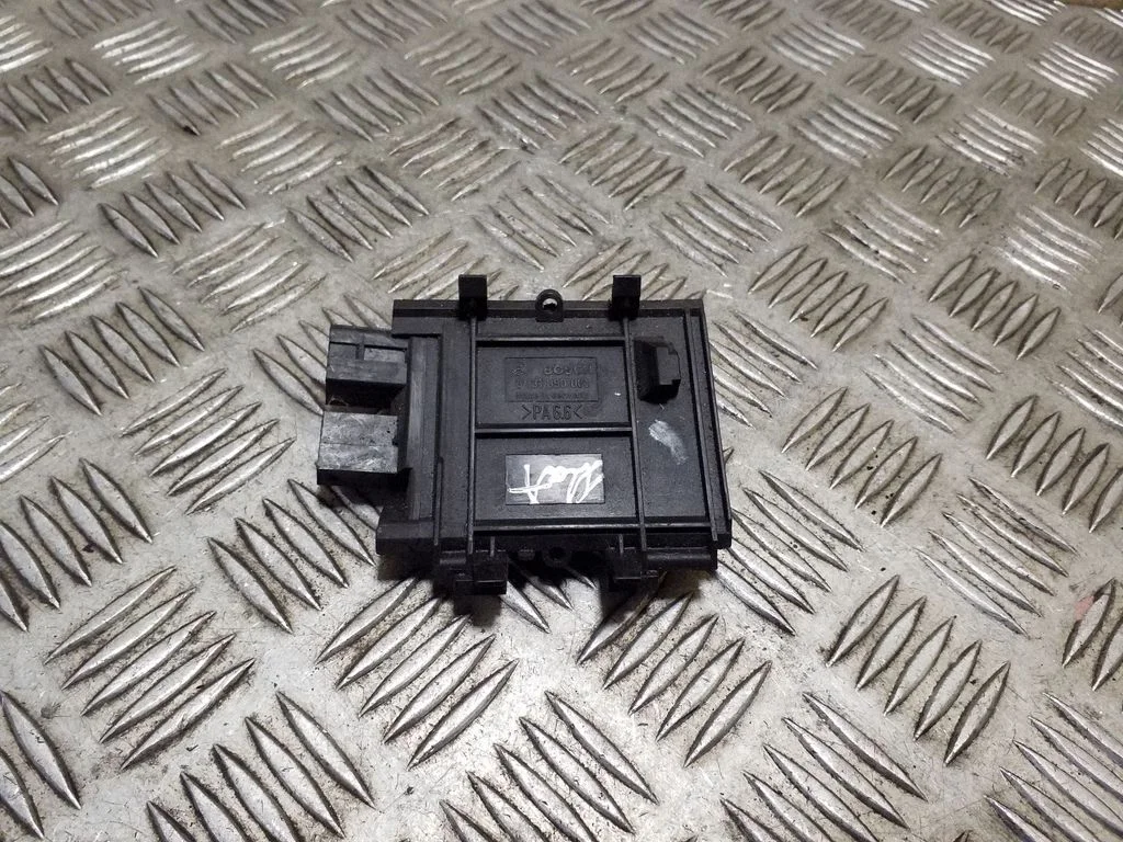 Heater blower motor/fan resistor 3131090061