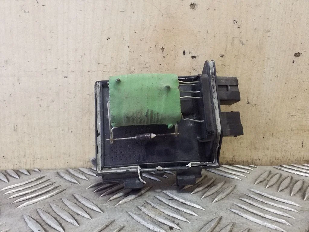 Heater blower motor/fan resistor 3131090041