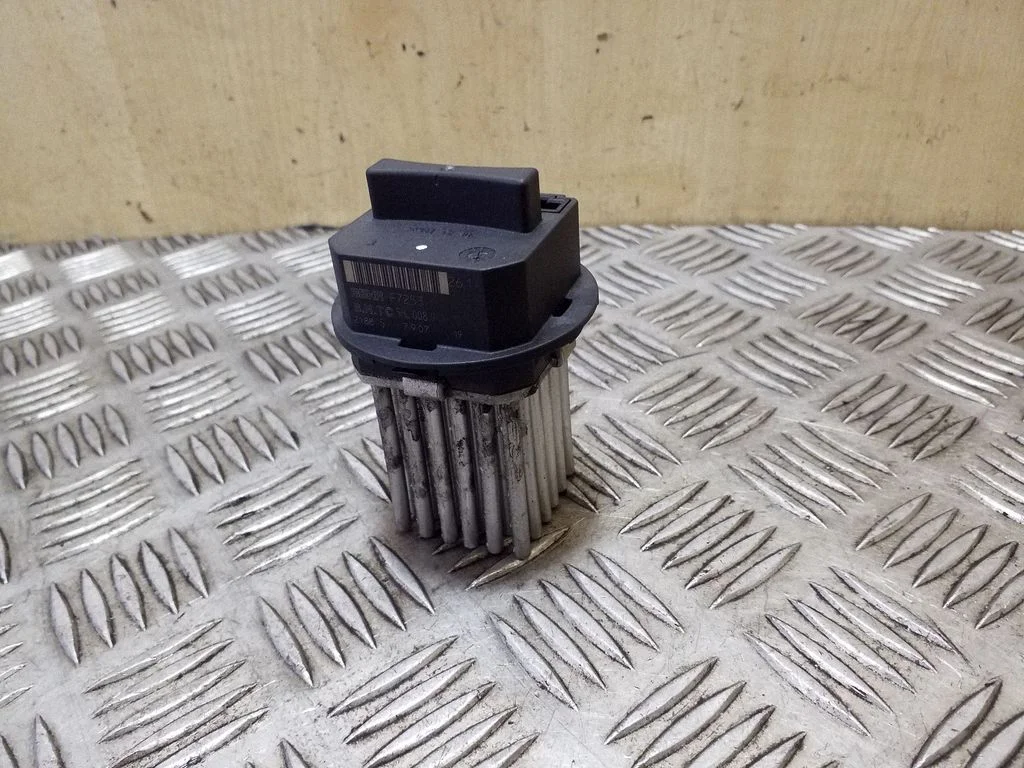 Heater blower motor/fan resistor 5HL00894120