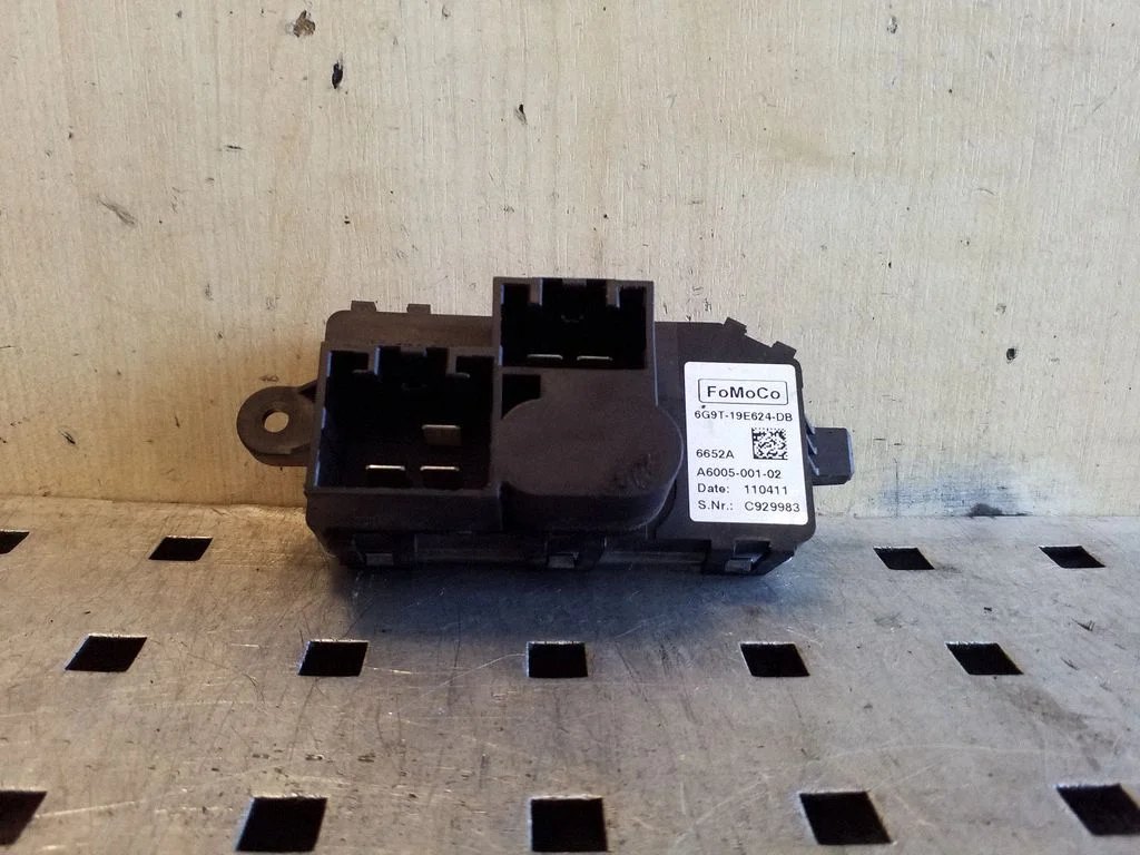 Heater blower motor/fan resistor – Ford Kuga I (2008-2012)